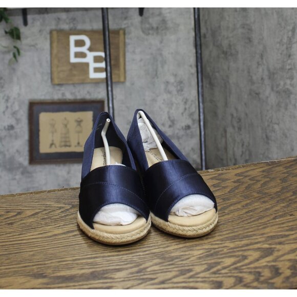 NWT Easy Street Womens Jasper Wedge Sandal JASPR Navy Thai Silk Blue 8WW - Picture 5 of 9